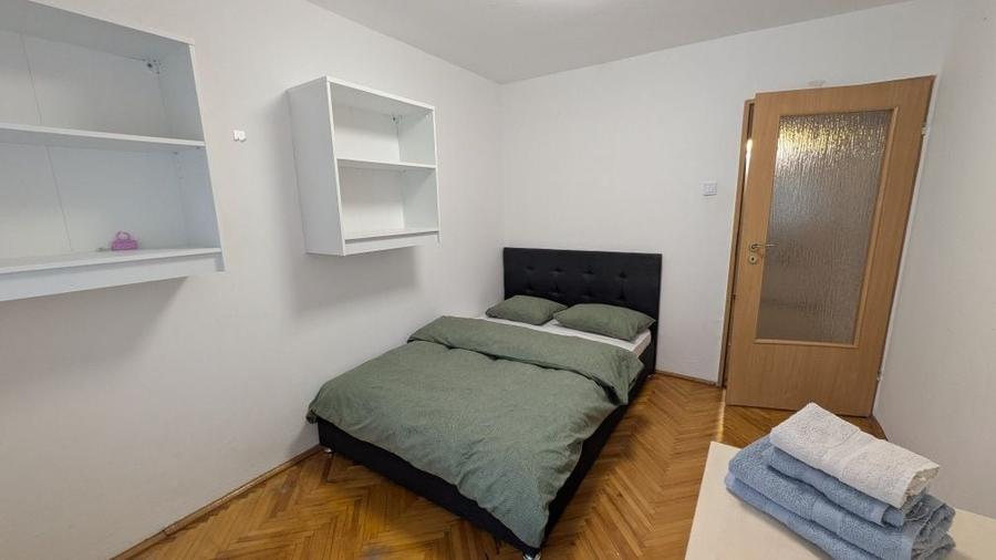 Apartament cu 4 camere decomandat în Central