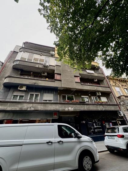 Apartament cu 3 camere semidecomandat în Amzei