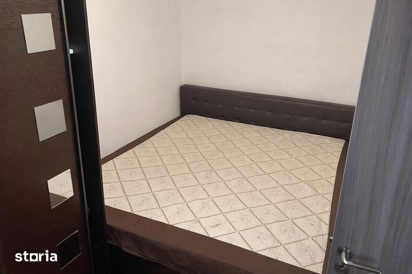Apartament cu 3 camere semidecomandat în Tătărași