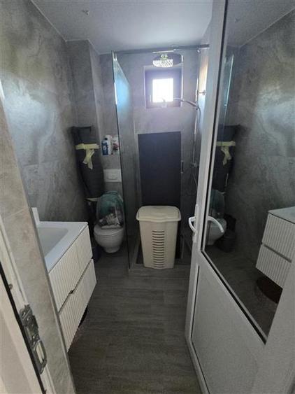 Casă individuală cu 10 camere cu Canalizare în Central