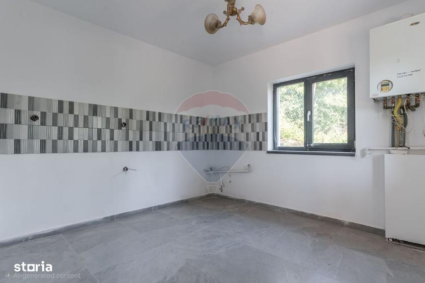 Casă cu 4 camere în Bucium