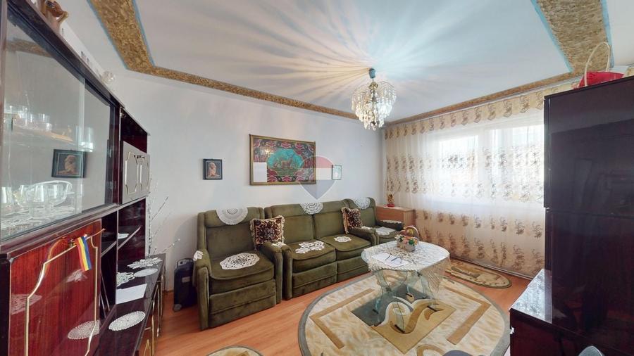 Apartament cu 3 camere decomandat, mobilat în Central