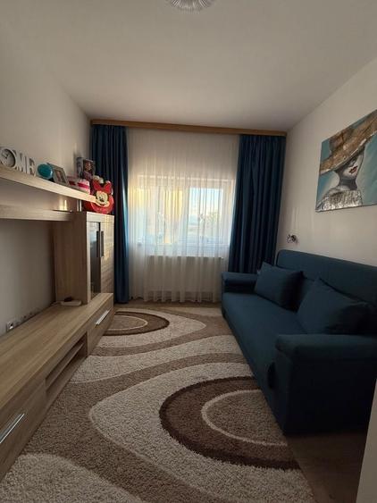 Apartament cu 3 camere decomandat în Exterior Vest