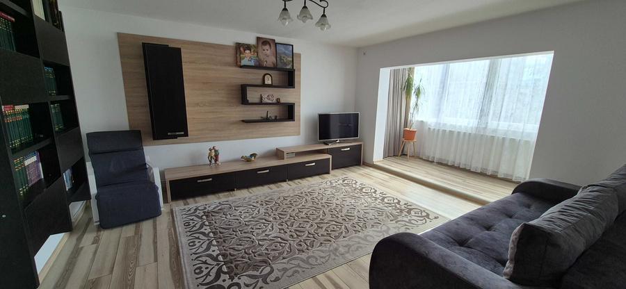 Apartament cu 3 camere decomandat în Central
