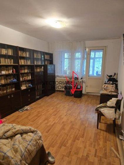 Apartament cu 3 camere decomandat în Dristor