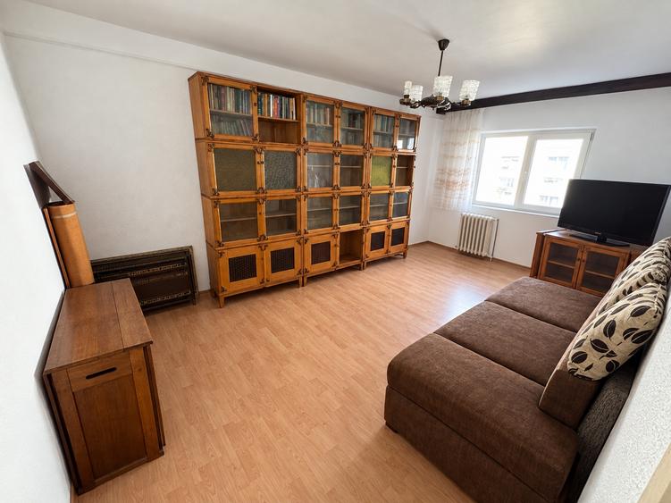 Apartament cu 3 camere decomandat în Galata