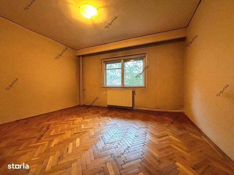 Apartament cu 3 camere decomandat în Vitan