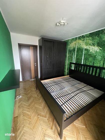 Apartament cu 3 camere semidecomandat, mobilat în Pajura