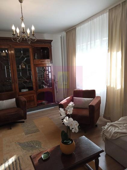 Apartament cu 3 camere decomandat în Panduri