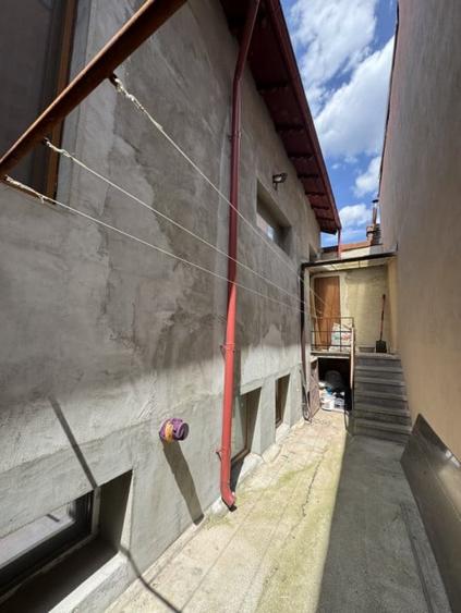 Casă individuală cu 5 camere cu Canalizare în Ultracentral