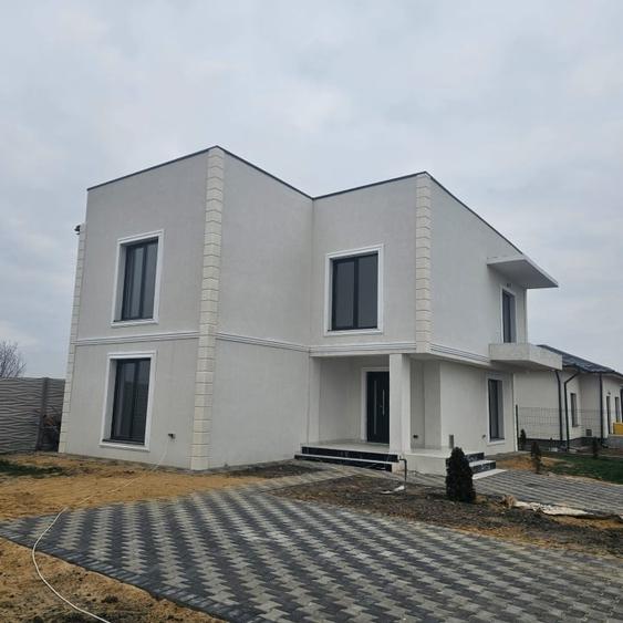 Casă individuală cu 6 camere cu Teren 412 Mp în Malu Mare