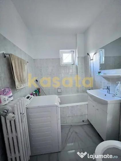 Apartament cu 3 camere semidecomandat în Crângași