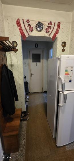 Apartament cu 4 camere semidecomandat în Podu Roș