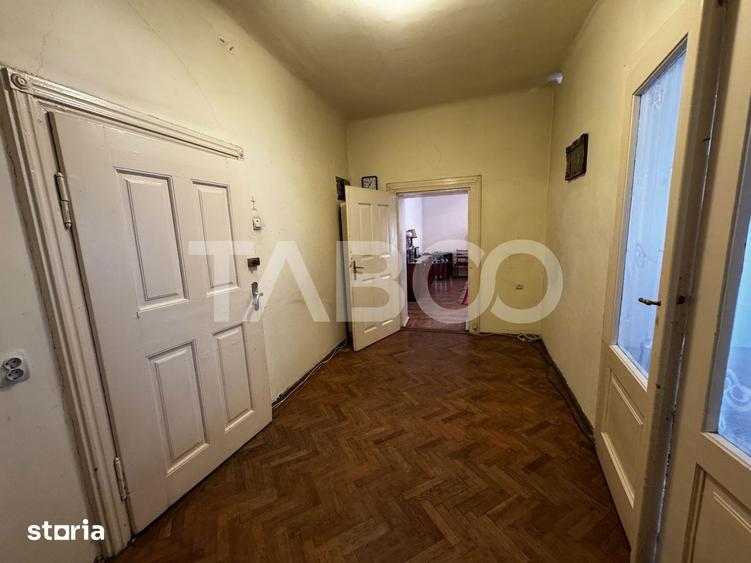 Apartament cu 3 camere decomandat, mobilat în Orașul de Jos