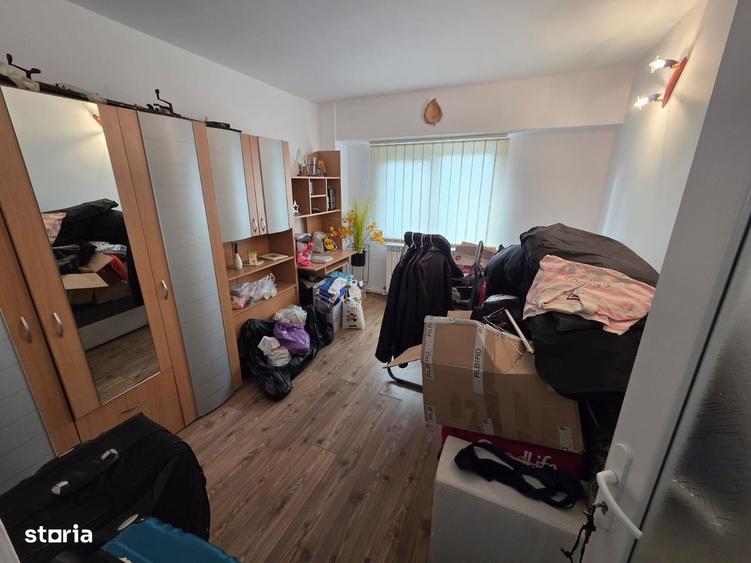 Apartament cu 4 camere decomandat în E3