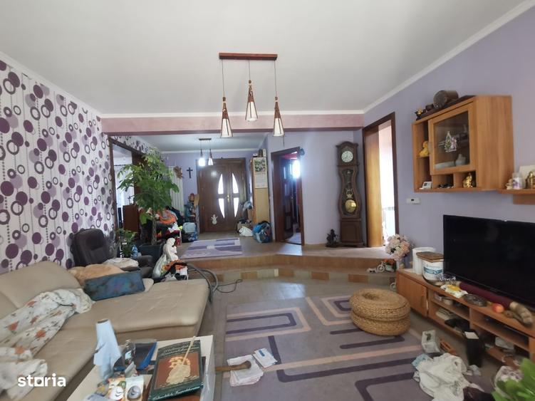 Casă cu 4 camere cu Teren 1481 Mp în Sântandrei