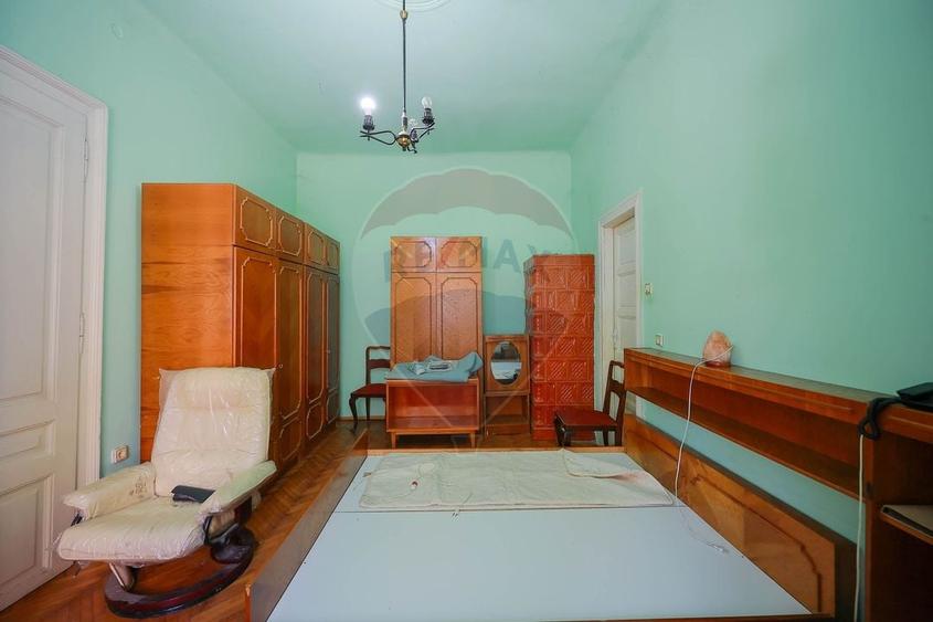 Apartament cu 3 camere semidecomandat în Ultracentral