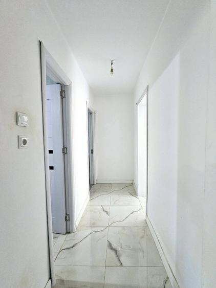 Apartament cu 3 camere semidecomandat, mobilat în Alexandru Obregia
