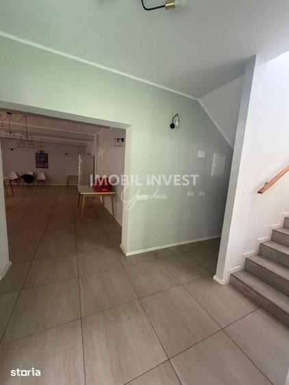 Spațiu comercial, de 400 mp, în Cetate