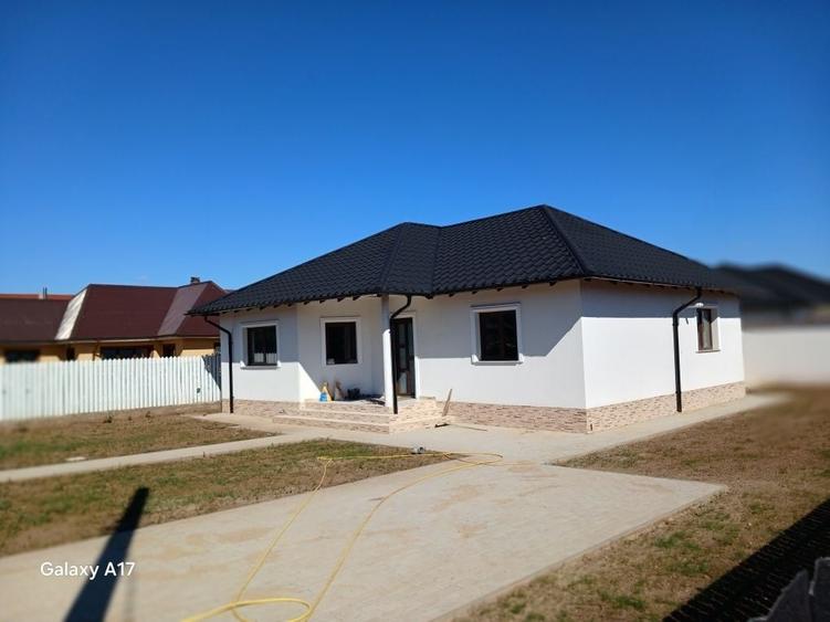 Casă cu 3 camere în Dumbrava