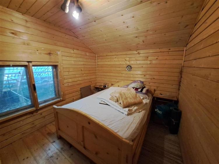 Casă individuală cu 7 camere cu Teren 1660 Mp în Pietroasa