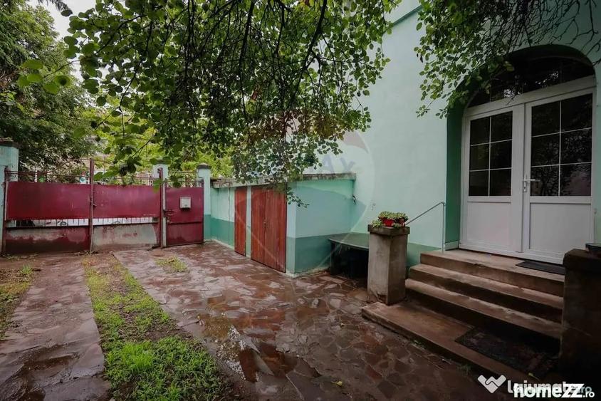 Casă cu 5 camere cu Teren 340 Mp în Ultracentral