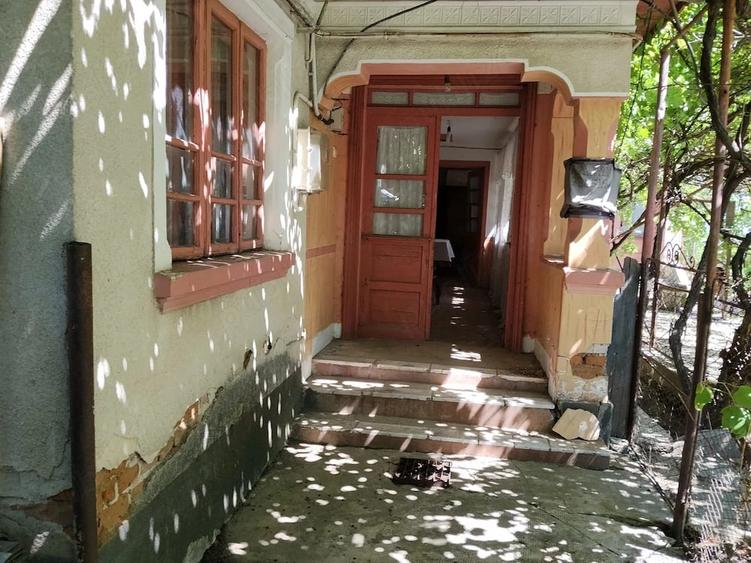 Casă cu Teren 558 Mp în Ișalnița