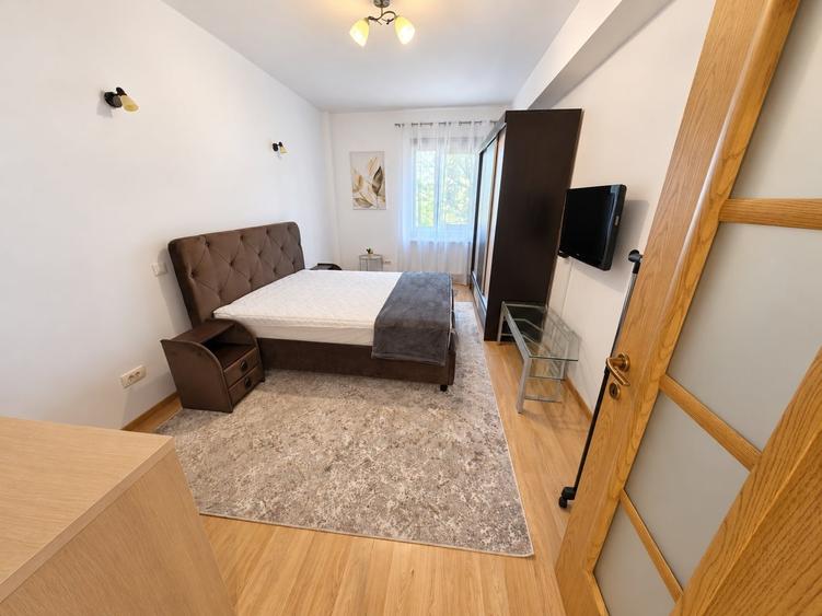 Apartament cu 3 camere decomandat, mobilat în Central
