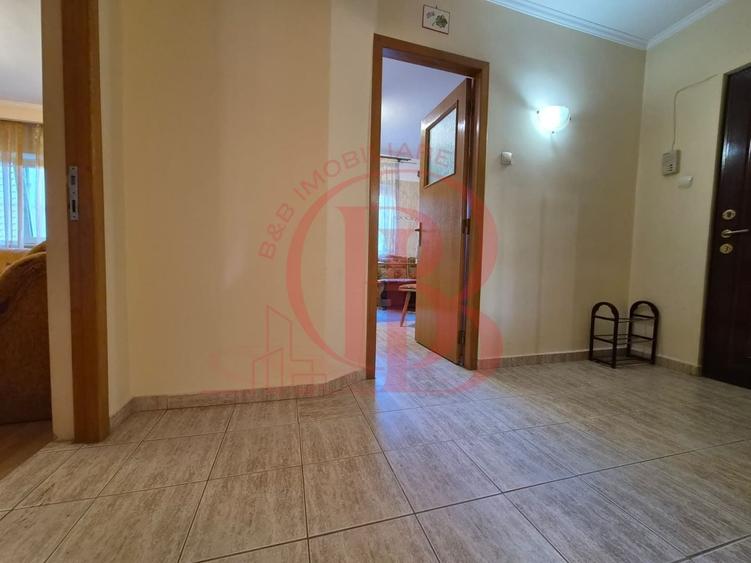 Apartament cu 3 camere decomandat, mobilat în Vitan