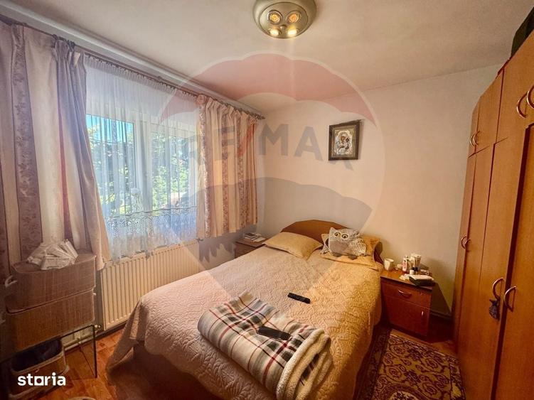 Apartament cu 4 camere decomandat în Craiovița Nouă