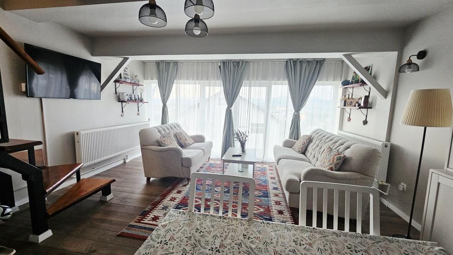Apartament cu 4 camere decomandat în Central