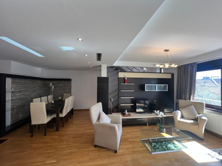 Apartament cu 5 camere decomandat, mobilat în Herăstrău