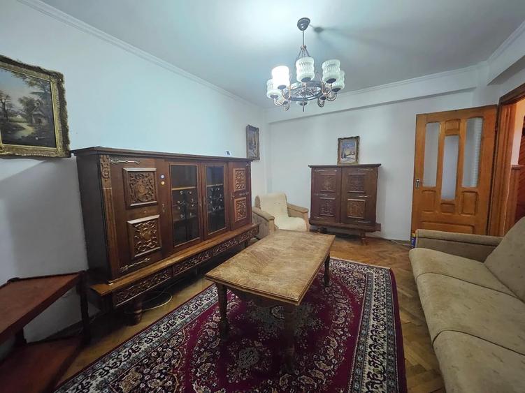 Apartament cu 3 camere decomandat în Banat