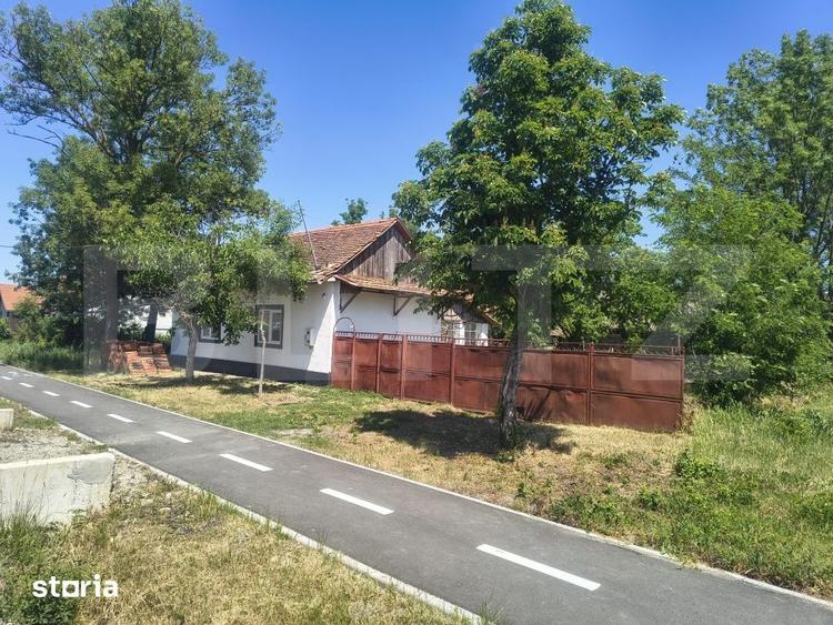 Casă cu 3 camere cu Teren 1500 Mp în Central