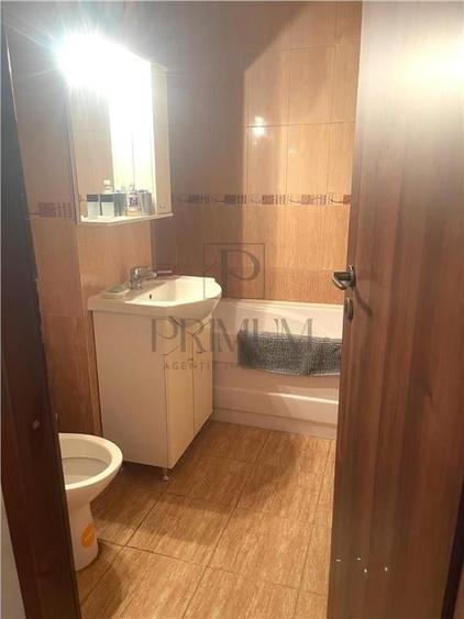 Apartament cu 3 camere decomandat, mobilat în Aeroport