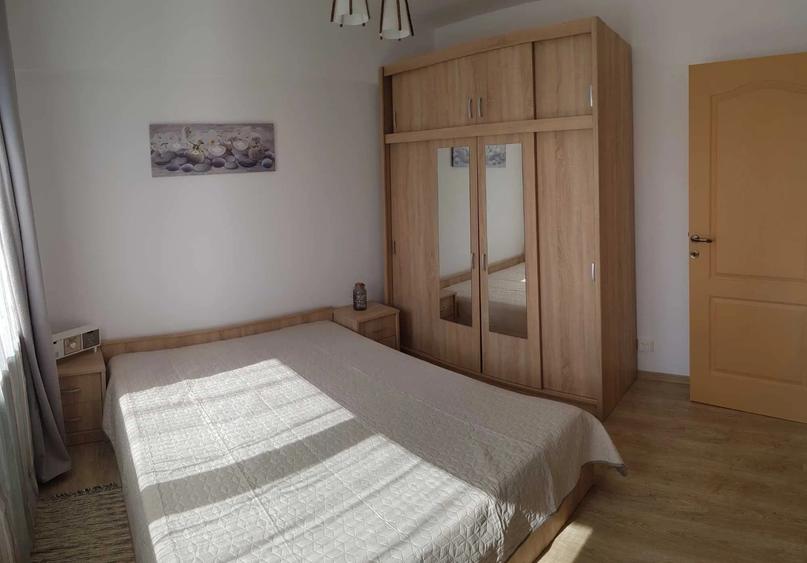 Apartament cu 3 camere decomandat, mobilat în P-ța Amzei