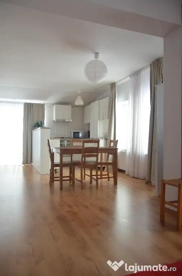 Apartament cu 3 camere decomandat în Poiana Țapului