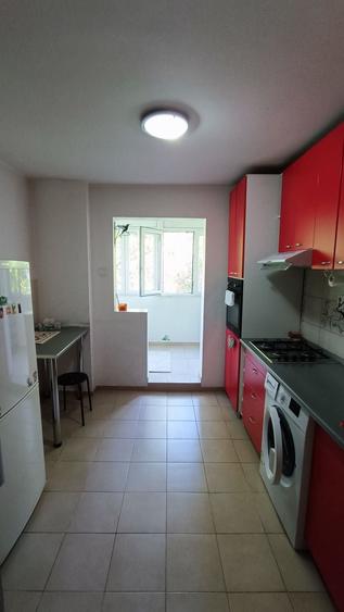 Apartament cu 3 camere decomandat în Crângași