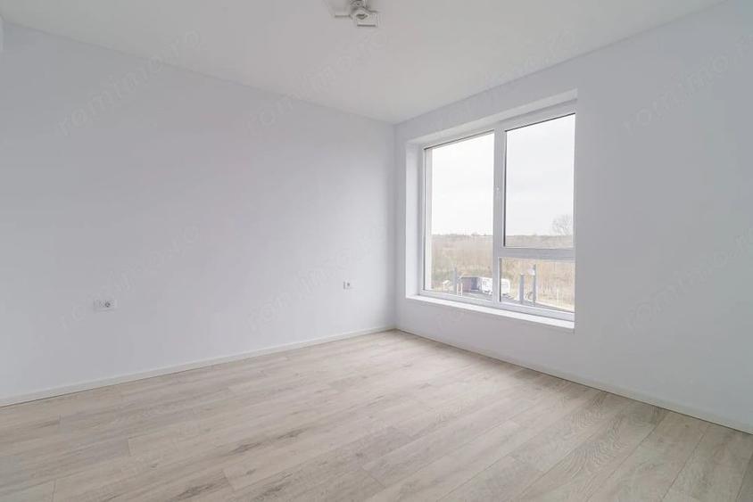 Apartament cu 5 camere semidecomandat în 1 Decembrie