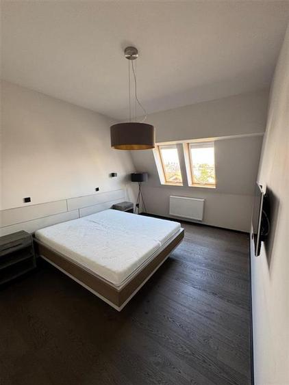 Apartament cu 2 camere semidecomandat, mobilat în Tractorul