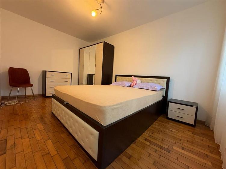 Apartament cu 2 camere semidecomandat în Podu Roș