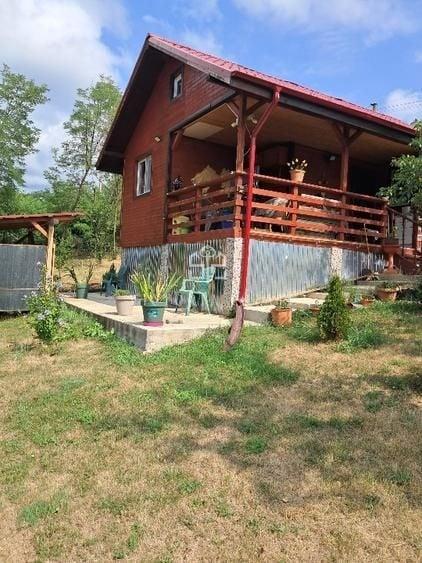 Casă individuală cu 2 camere cu Canalizare în Surani