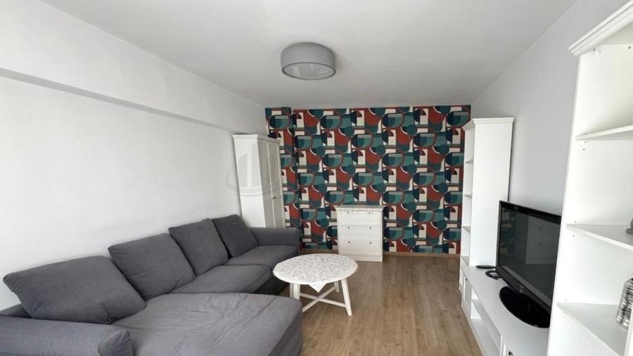 Apartament cu 1 camere decomandat, mobilat în P-ța Victoriei