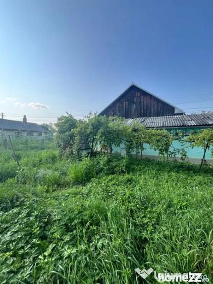 Casă cu 3 camere cu Teren 800 Mp în Siret