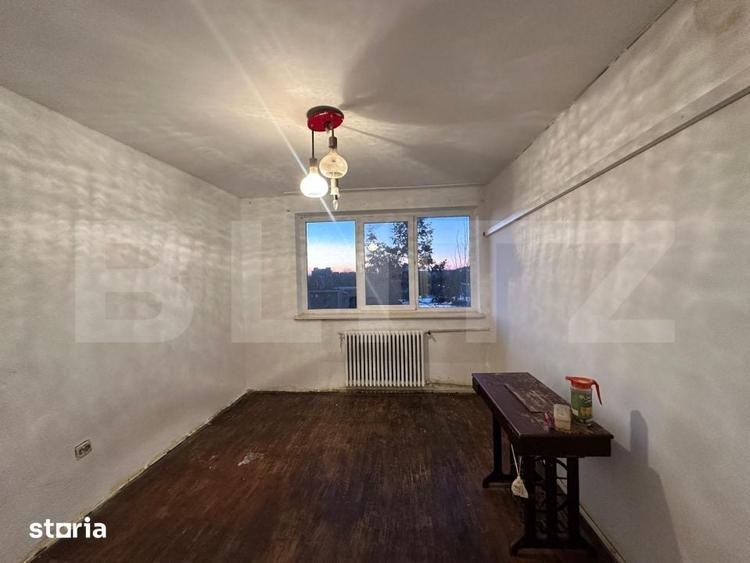 Apartament cu 3 camere semidecomandat în Rovine