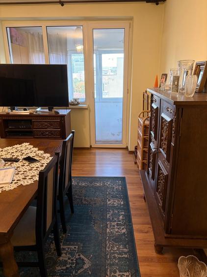 Apartament cu 3 camere decomandat în Tineretului