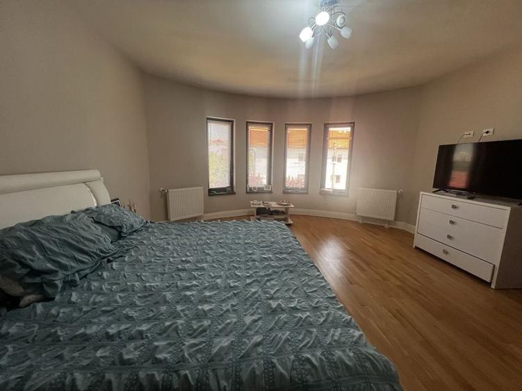 Casă cu 4 camere în Central