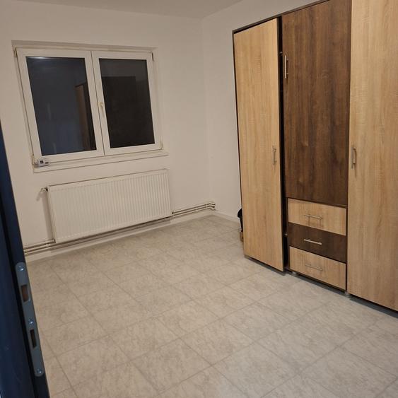 Apartament cu 2 camere semidecomandat în Florilor