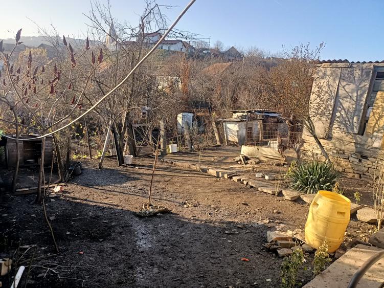 Casă individuală cu 2 camere cu Canalizare în Dezmir