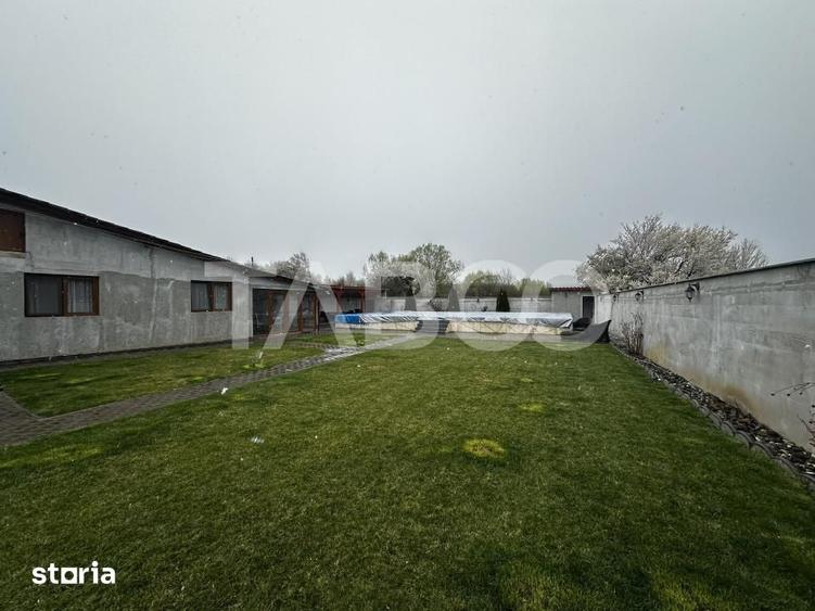Casă cu 4 camere cu Teren 166 Mp în Roșia